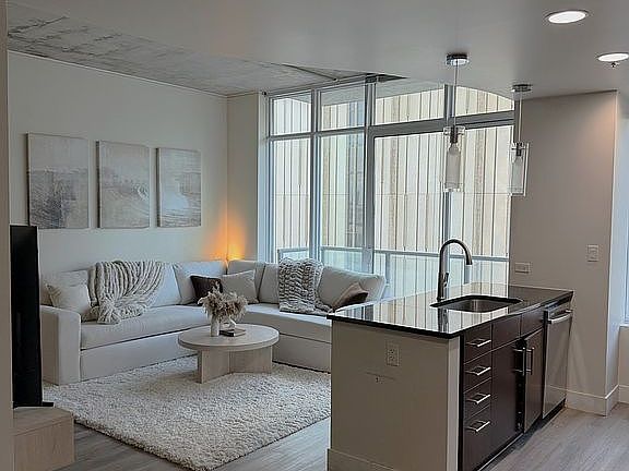 Family / Kitchen Peninsula