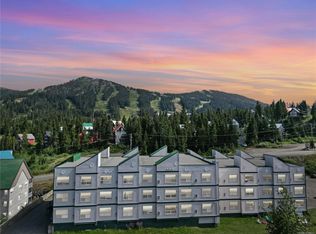1105 Henry Rd #101, Courtenay, BC V9J1L0