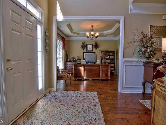 2nd image of 104 Brookgrove Ln