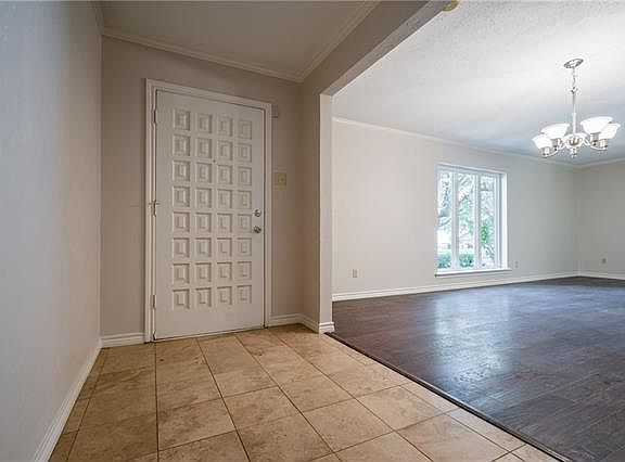 3rd image of 2714 Lakeview Ln