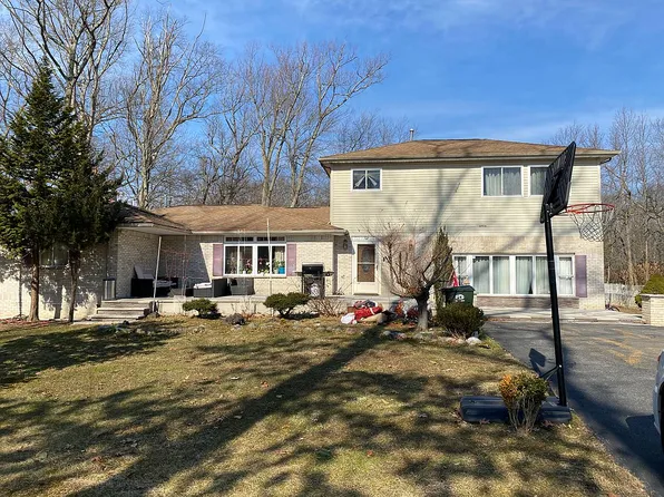 1 Syngle Way, Morganville, NJ 07751