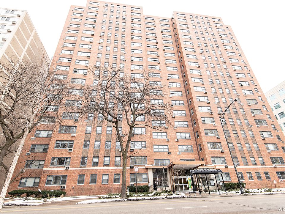 1st image of 2909 N Sheridan Rd APT 407