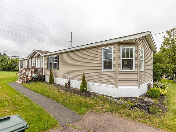 2nd image of 8 Lorne Cres