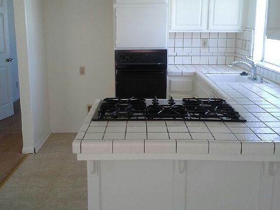5th image of 2216 Cabrillo Ave