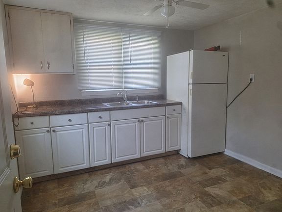 5th image of 2314 E 8th St