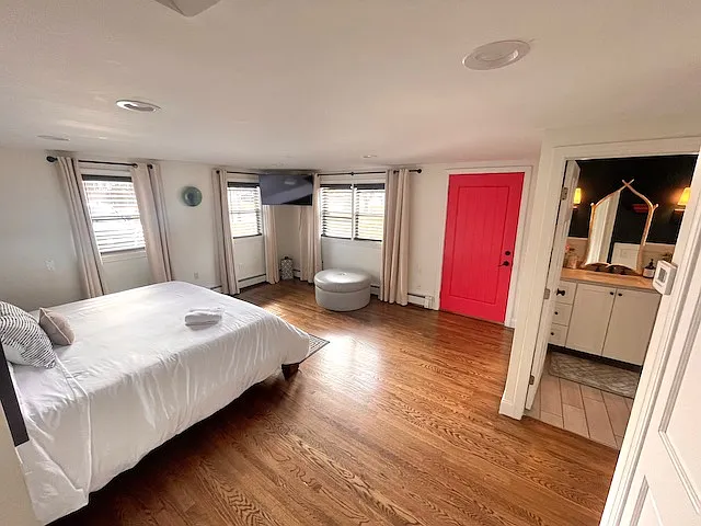 57 Roosevelt Dr — Photo 12