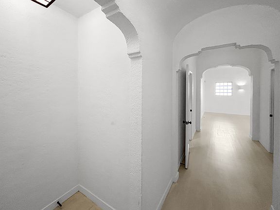4th image of 1220 N La Cienega Blvd APT E2