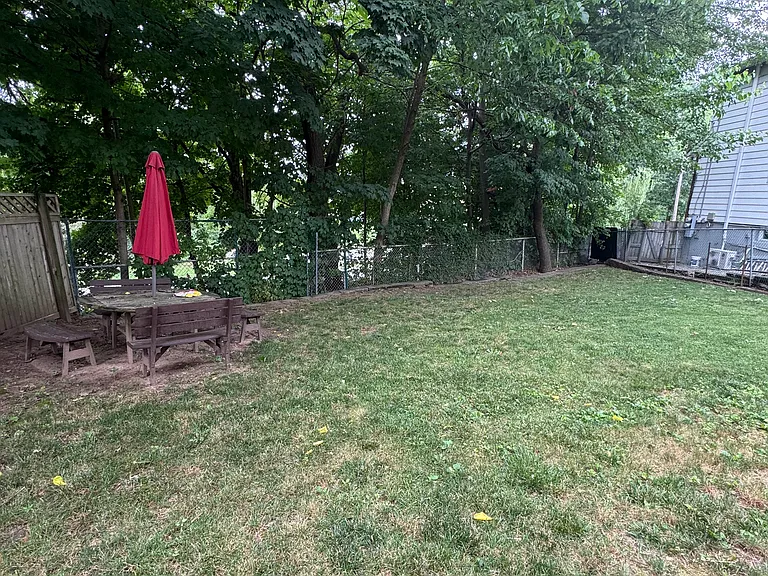2133 Linwood Ave — Photo 16
