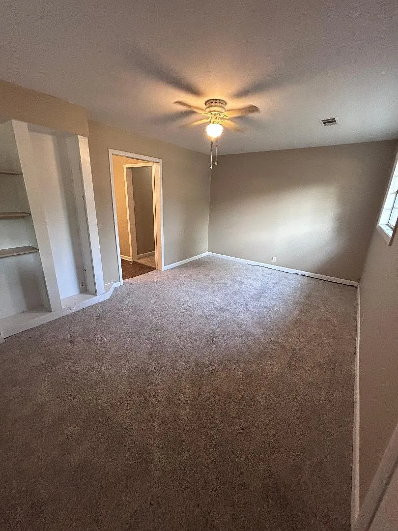 1811 Rosemond Avenue - 1 — Photo 2