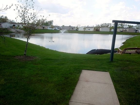 5th image of 183 Robin Dr