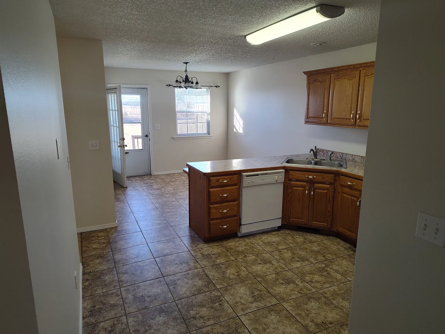 2 bed, 1250 sqft, $1,200 — Photo 3