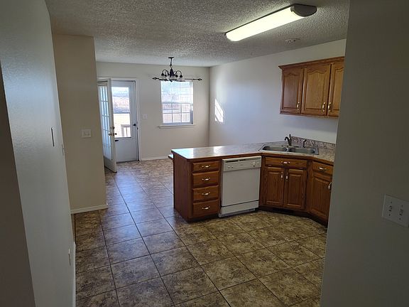 4th image of 1700 Redbird Dr APT B