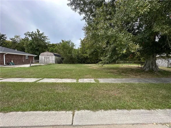 1880 Sugar Mill Dr, Saint Bernard, LA 70085