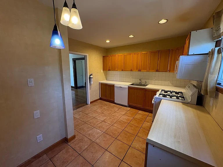 50 Brookwood Dr #2 — Photo 12