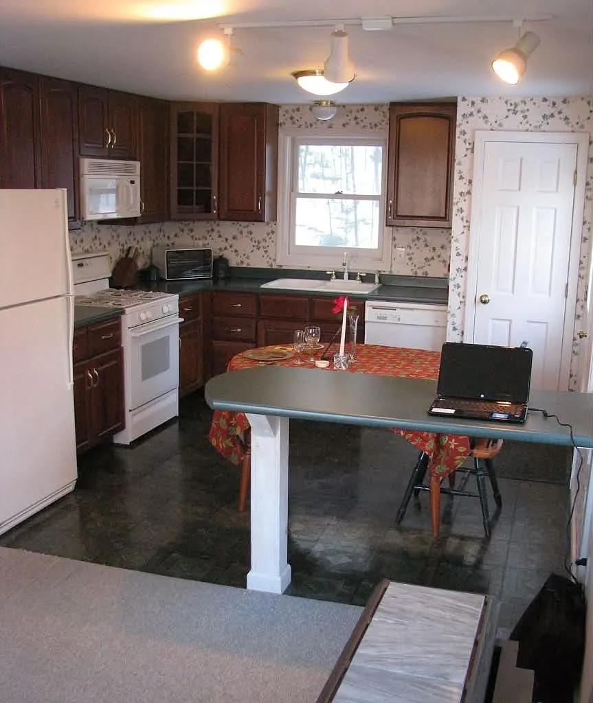 323 Old County Rd — Photo 3