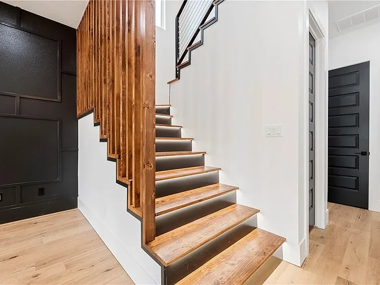 4413 S 88th St — Photo 40