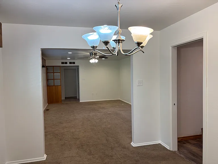 605 W McCune St — Photo 6