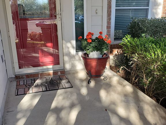 2nd image of 1301 Coral Cay Ln