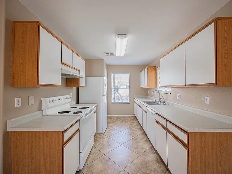 6413 W Elwood St — Photo 8