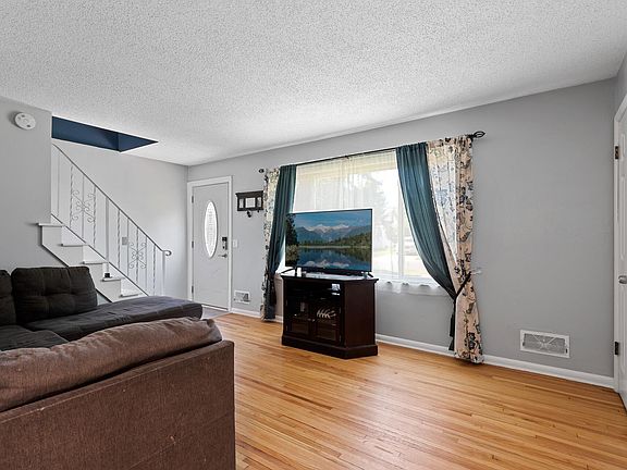 5th image of 6518 Chowen Ave N