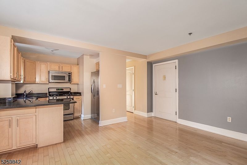 1st image of 70 S Munn Ave #609
