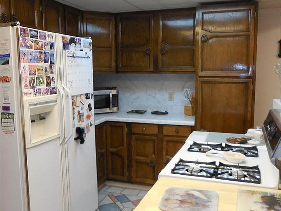 2nd image of 385 Logan St