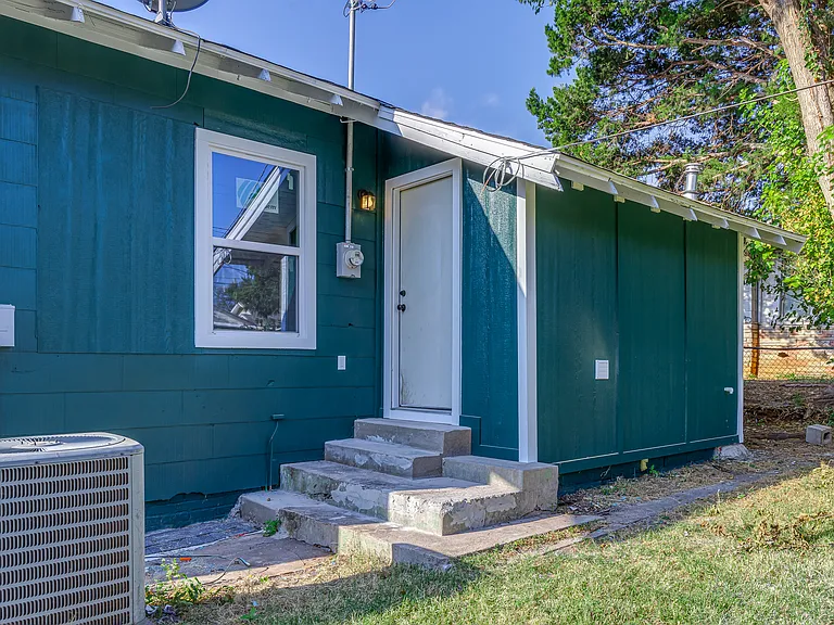 1723 W Park Pl — Photo 50
