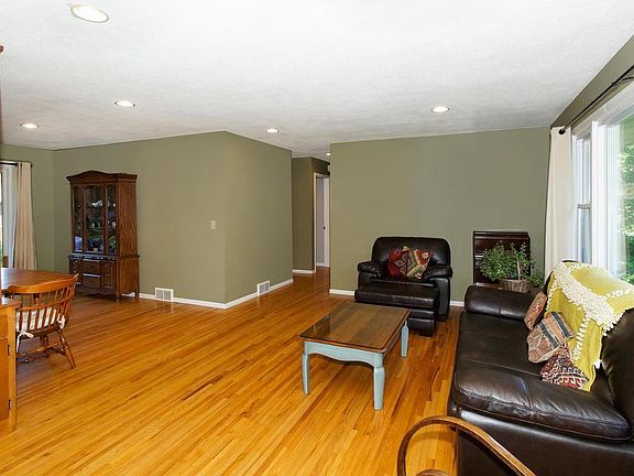 4th image of 8101 67th Ave N