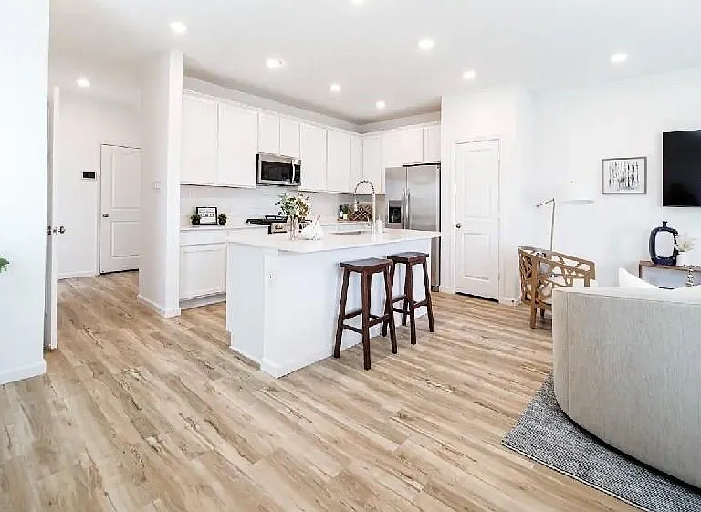 9826 Clifden St — Photo 10