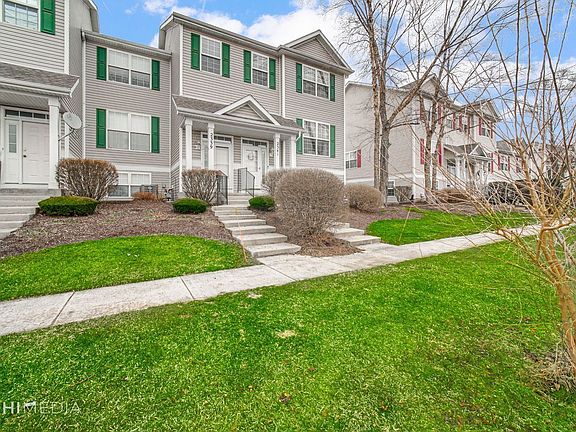 3rd image of 2341 Graystone Dr