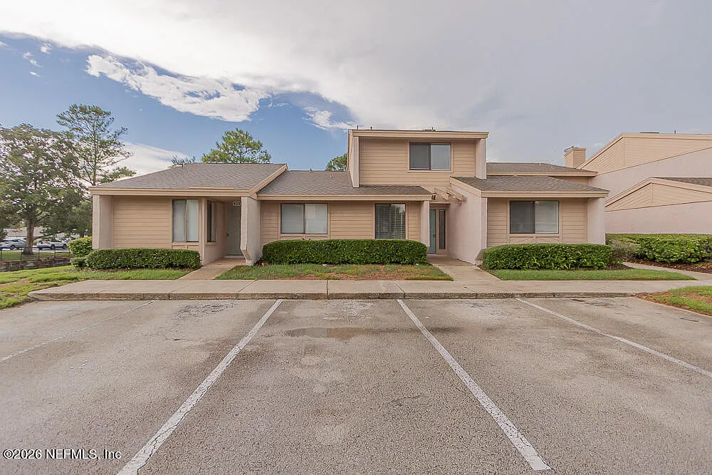 2 bed, 2.0 bath, 1030 sqft, $2,100 — Photo 2