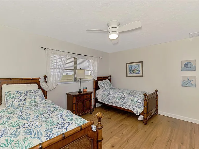 4946 Commonwealth Dr — Photo 38