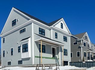 17 Starling St, West Roxbury, MA 02132