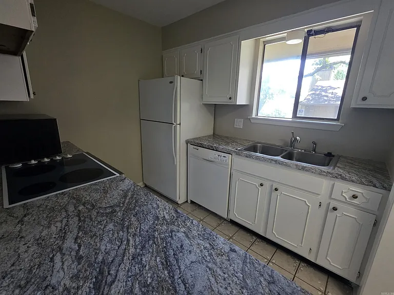518 Green Mountain Dr #16 — Photo 8