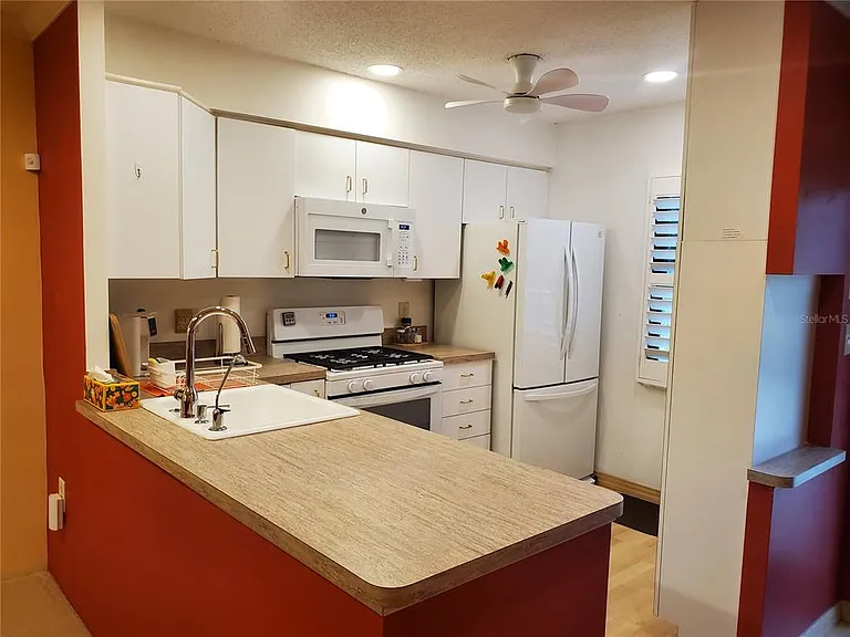 1403 Arrowhead Cir W #13-E — Photo 3