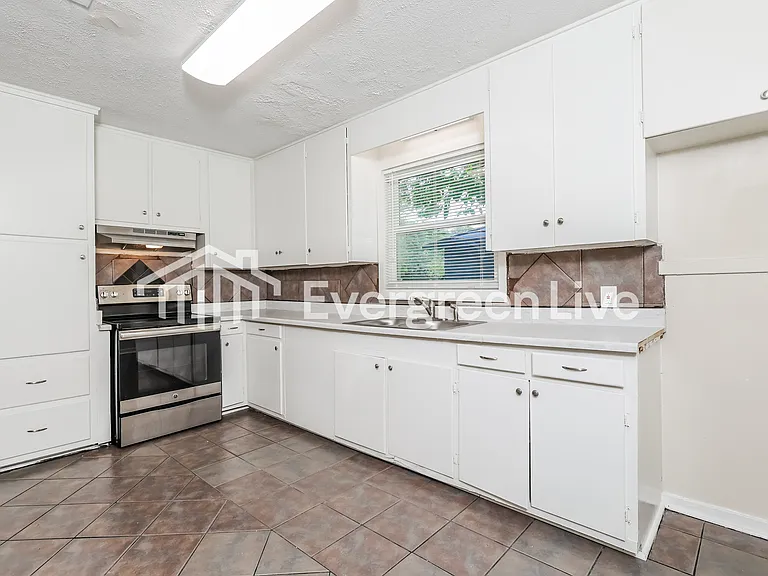 4540 Meadowridge Dr — Photo 5