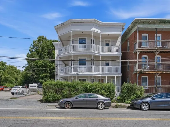 913 Social St, Woonsocket, RI 02895
