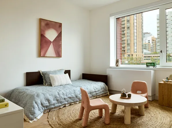 2-33 50th Avenue image 3 of 20