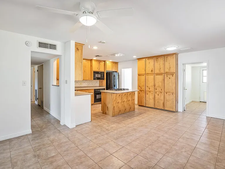 8308 E Turney Ave — Photo 4