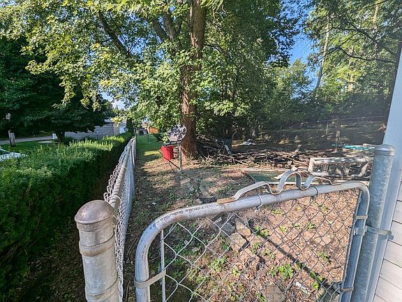 3rd image of 426 Pindar St