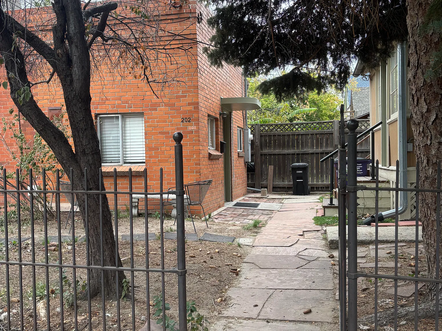 Studio, 400 sqft, $1,050 — Photo 2