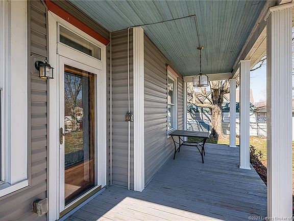 4th image of 203 Railroad St