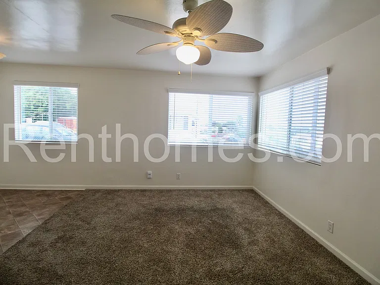 2345 Comstock St — Photo 3