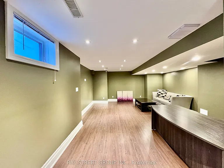 1033 Shaw Dr — Photo 32