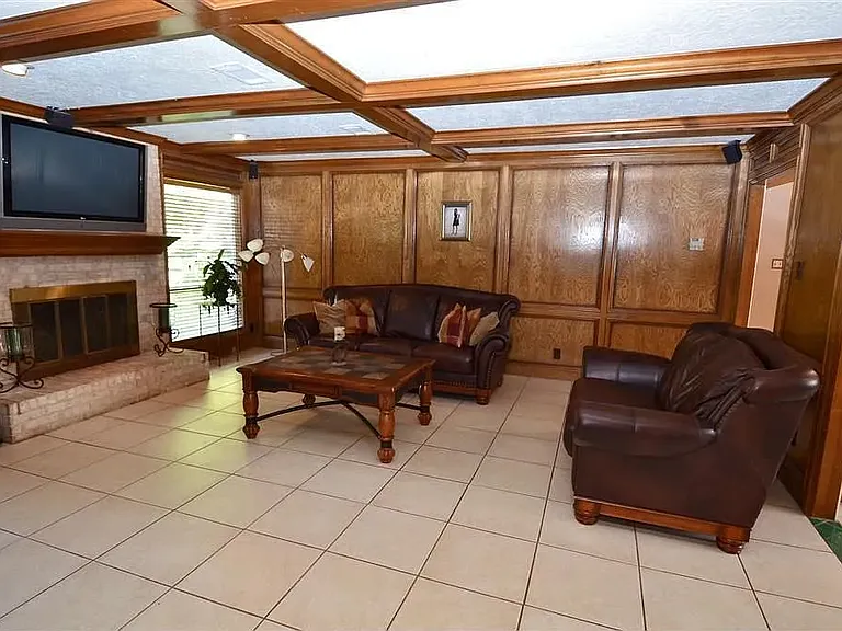 503 Lorie Ln — Photo 3