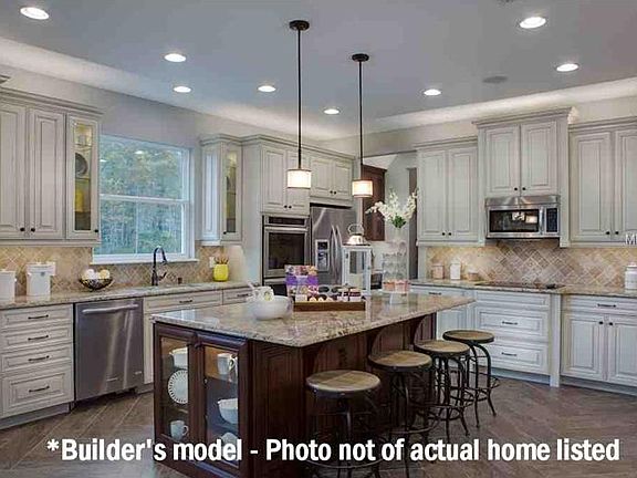4th image of 8566 Lovett Ave