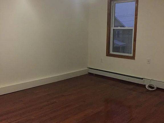 5th image of 10419 92nd Ave #1