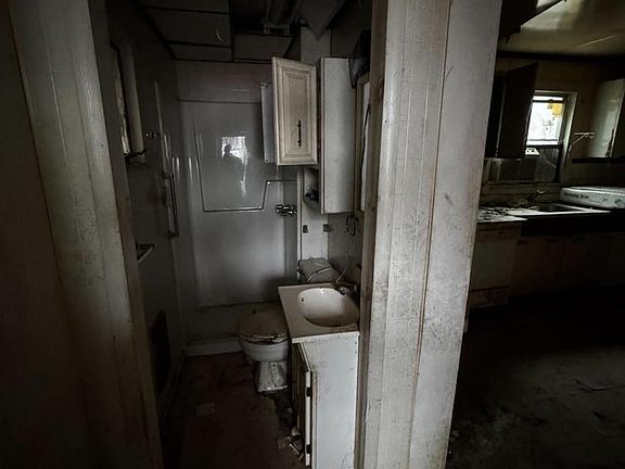 5th image of 1104 W Walnut St