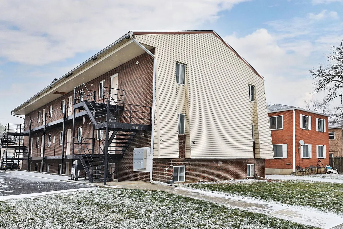 Building Photo - 450 E Norwich Ave