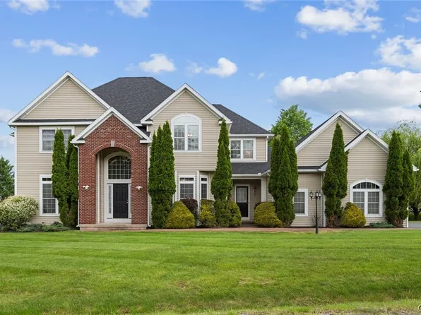 103 Danberry Cir, New Hartford, NY 13413
